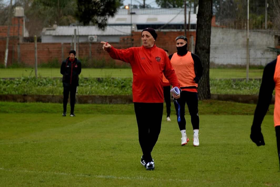 Patronato con 10 bajas para visitar a Nueva Chicago: las variantes que tiene Fuentes a disposición