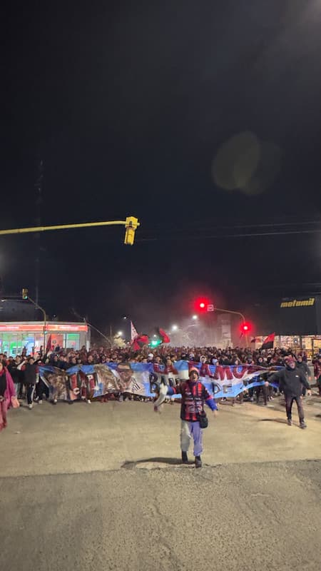 El hincha de Patronato volvió a copar el Mutio con otra mitica caravana